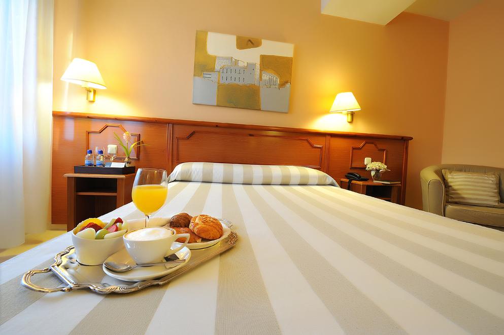 Hotel Pamplona Plaza الغرفة الصورة