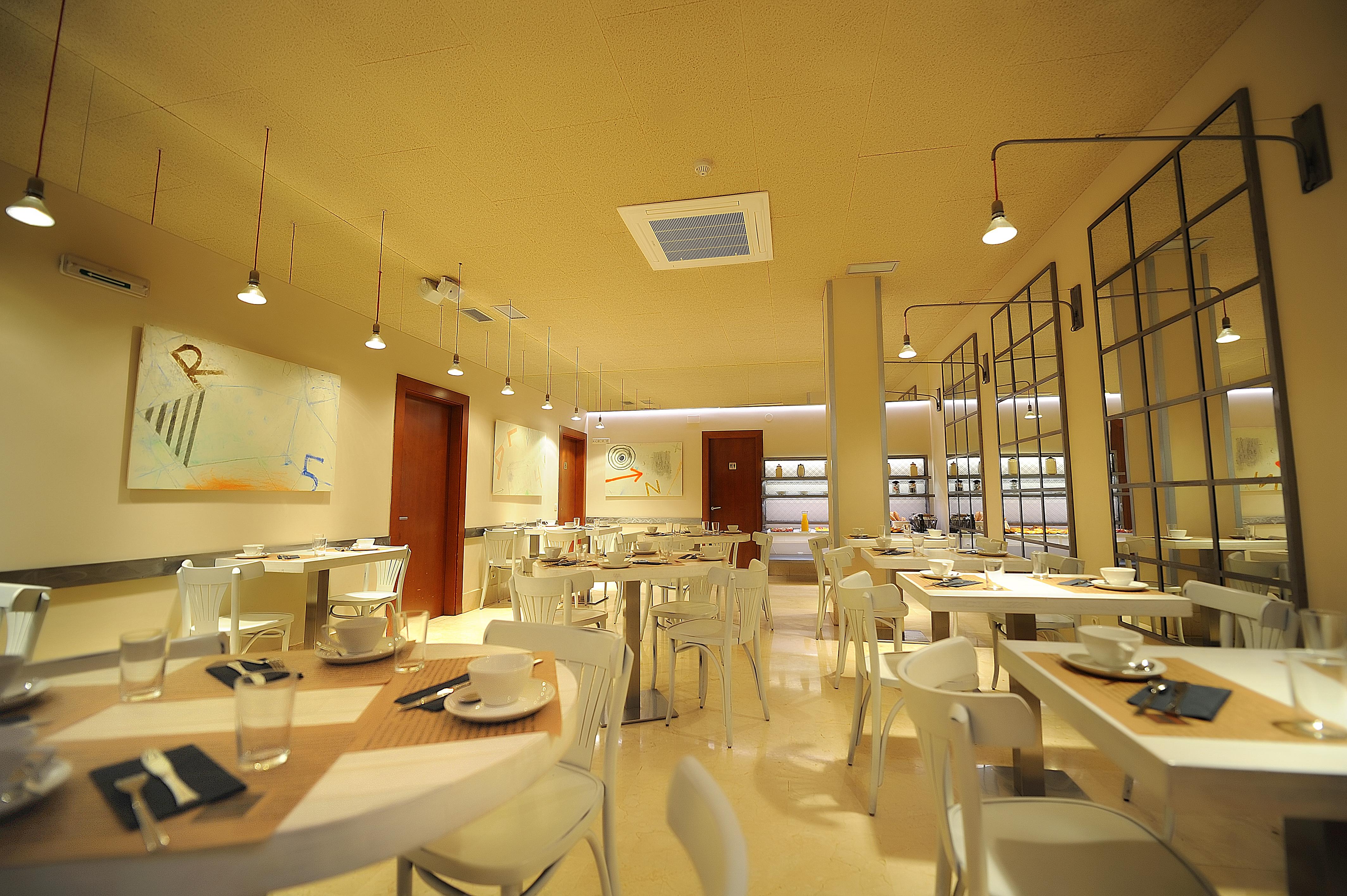 Hotel Pamplona Plaza المطعم الصورة